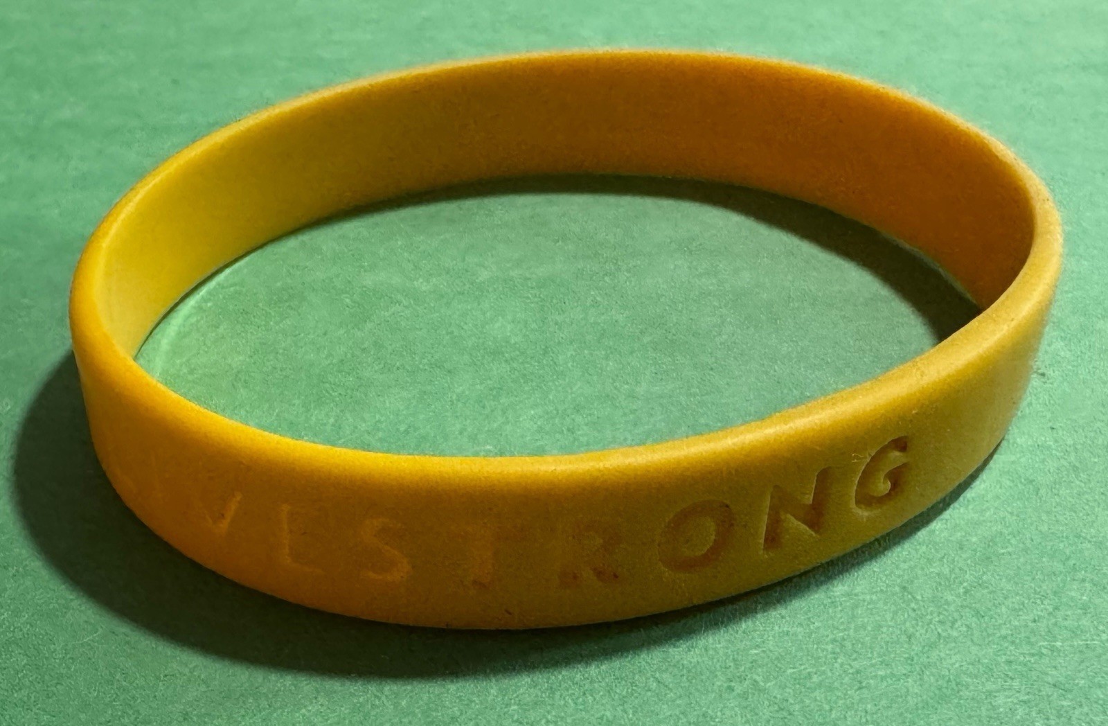LIVESTRONG LIVE STRONG AUTHENTIC CANCER SUPPORT BRACELET Size L/XL 8″NEW!