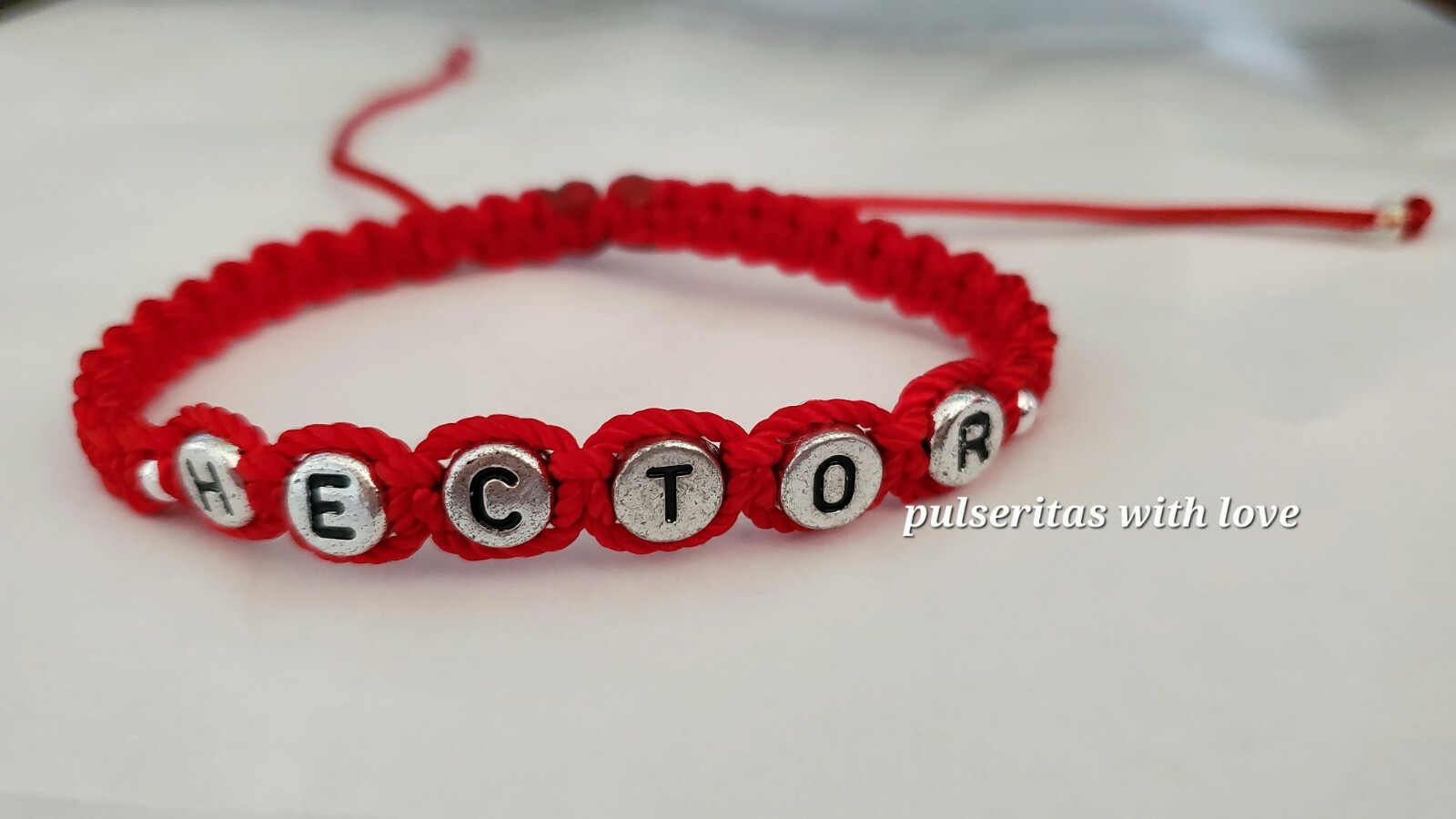 Personalized Red Bracelet. Pulsera Roja con nombre ajustable . Regalos hermosos