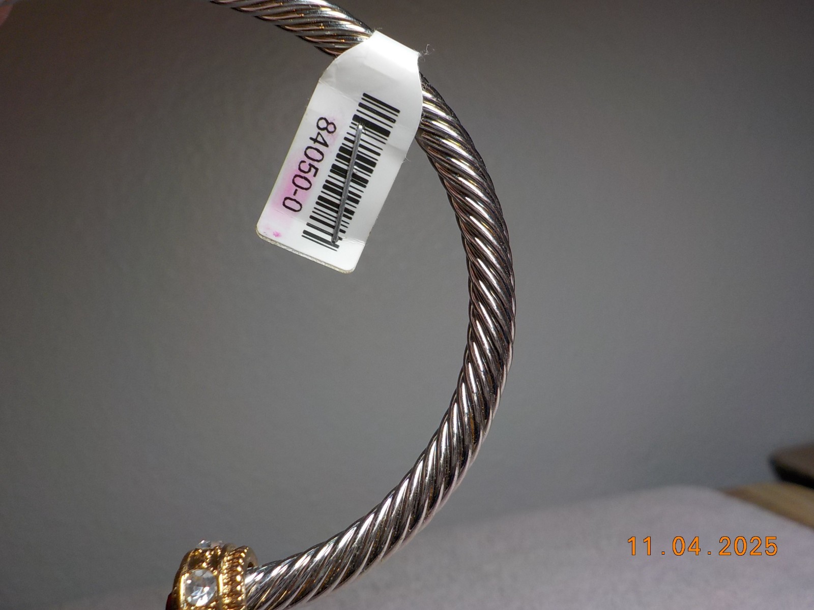 TWO-TONE GOLD/SILVER ROPE STYLE CUFF W/RED/CLEAR CRYSTAL ENDS