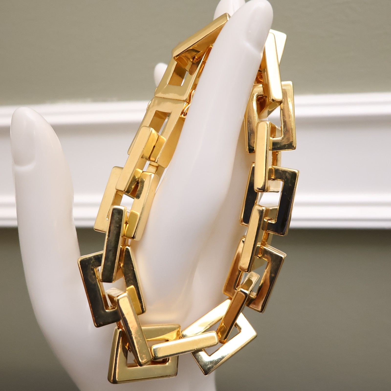 Bronzo Italia bracelet Milor status chain goldtone rectangle links magnet 8 in