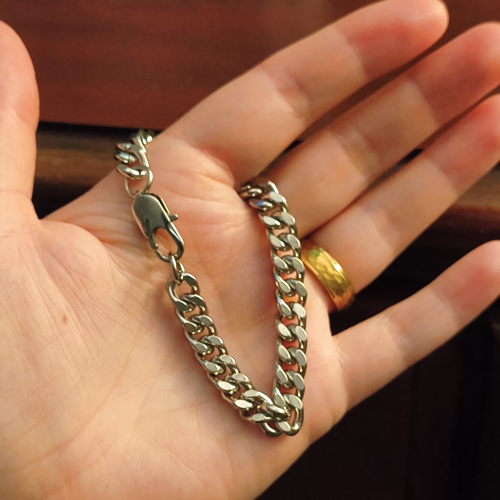 Silver Tone Curb Link Chain Bracelet Lobster Clasp 7 in. No Stone