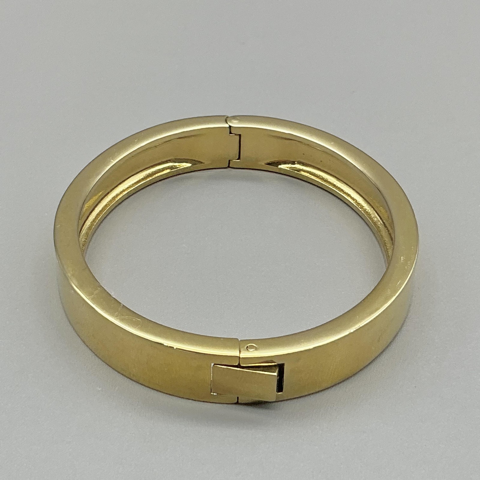 J.Crew Bracelet Gold Tone Hinged Bangle Womens 6.5″ Push Lock Modern Style