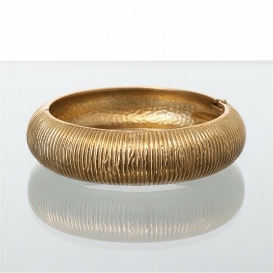 Gold Tone Ribbed Dome Bangle Bracelet Round Shape Metal No Stone Accent