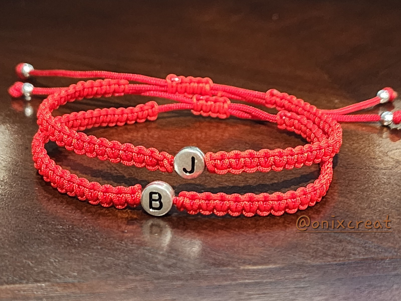Personalized Red Bracelet. Pulsera Roja con nombre ajustable . Regalos hermosos
