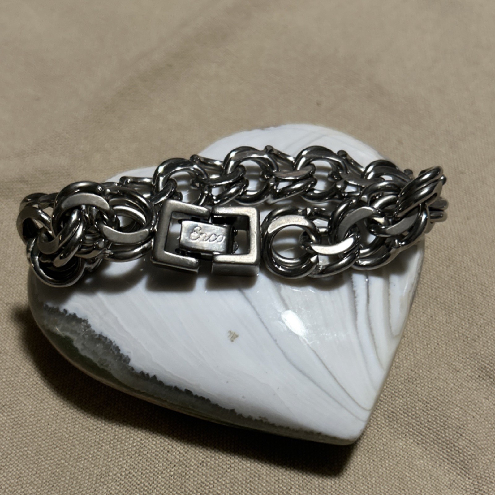 WOMAN’S CHAIN LINK