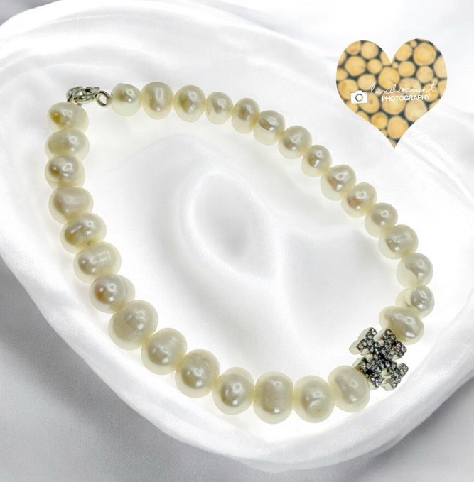 Tory Burch KIRA PEARL BRACELET in silver.