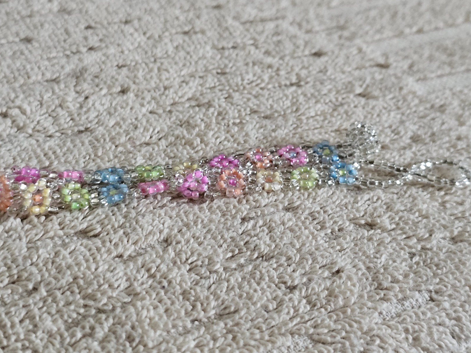 Multicolor Glass Beaded Flower Bracelet, Round Beads, Chain Clasp