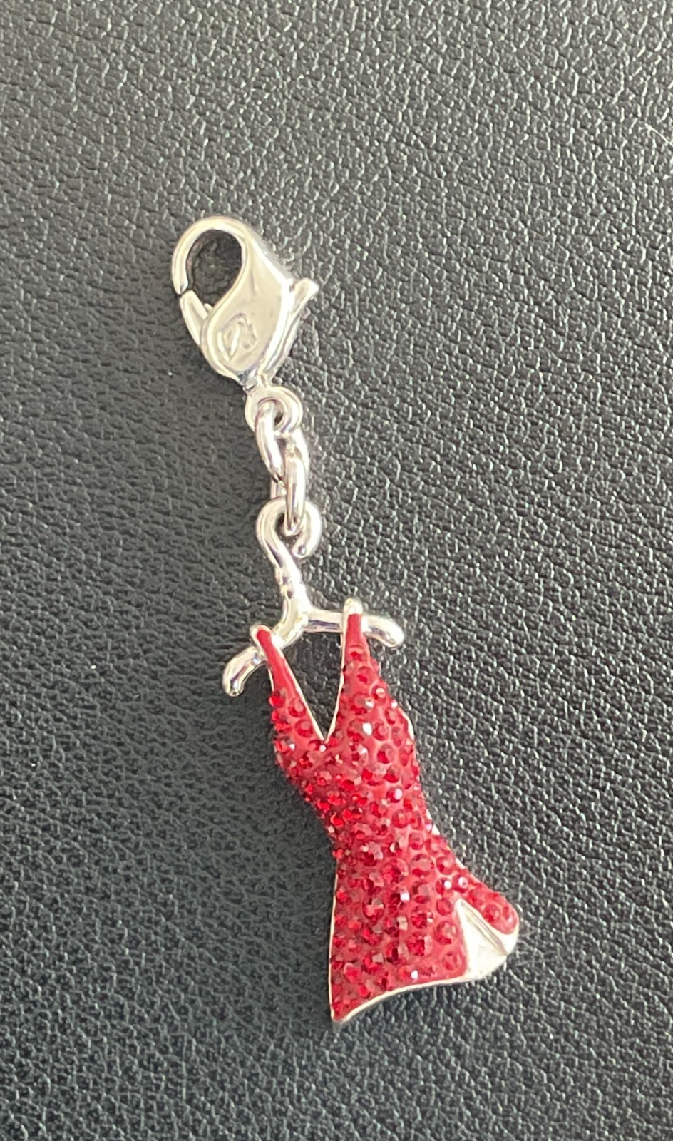 GENUINE Swan Signed SWAROVSKI “Go” Red Dress Charm – #957027