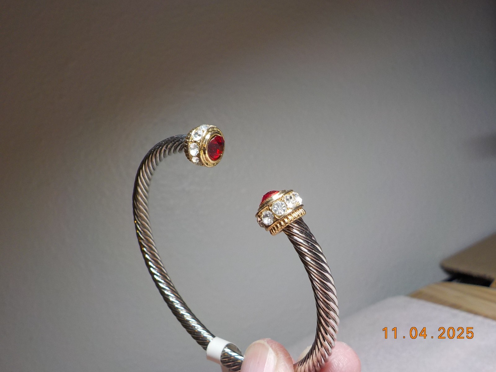 TWO-TONE GOLD/SILVER ROPE STYLE CUFF W/RED/CLEAR CRYSTAL ENDS