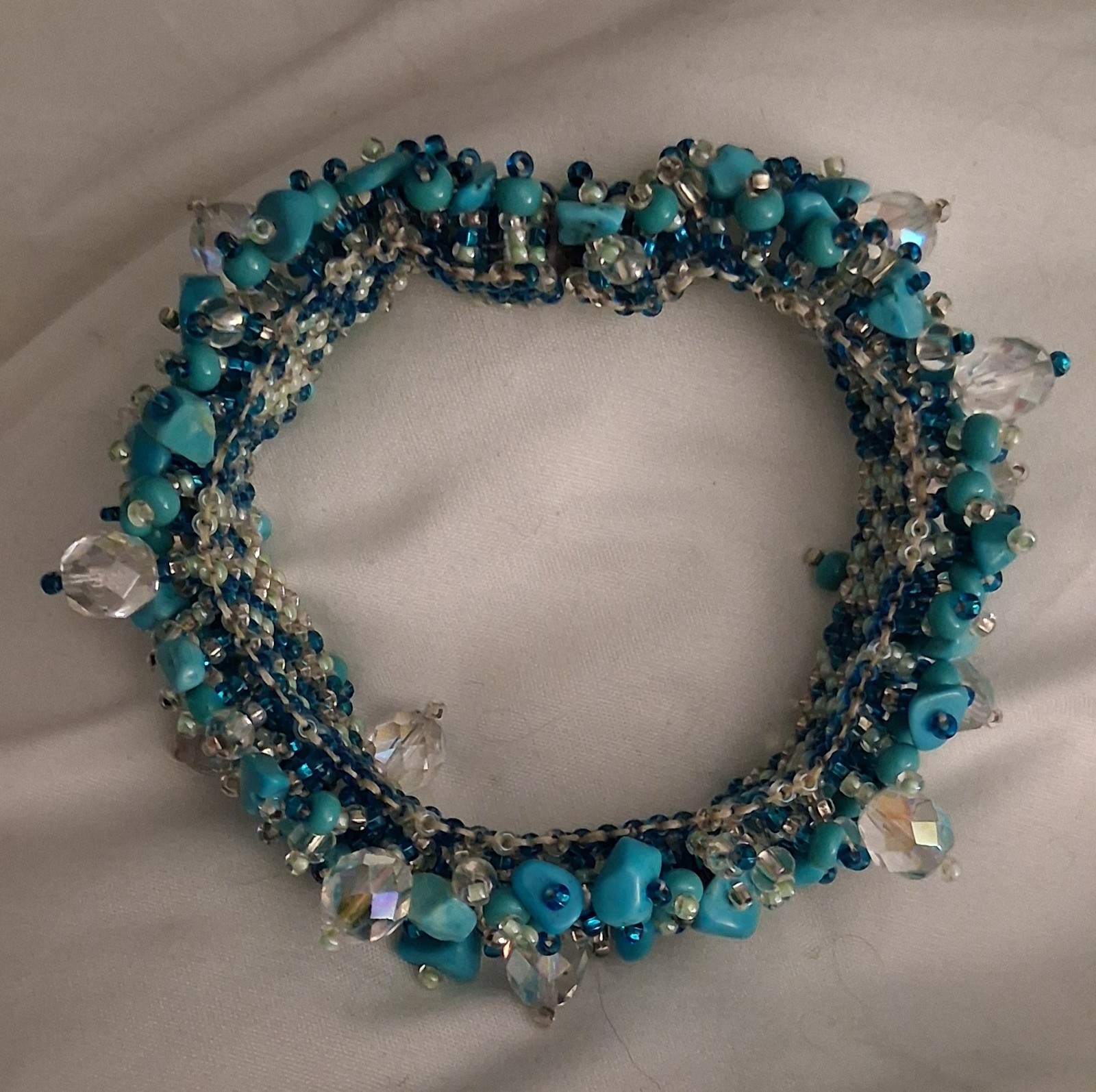 VINTAGE Howlite Stone Sea Bead Glass Bracelet Estate Magnetic Closure Statement