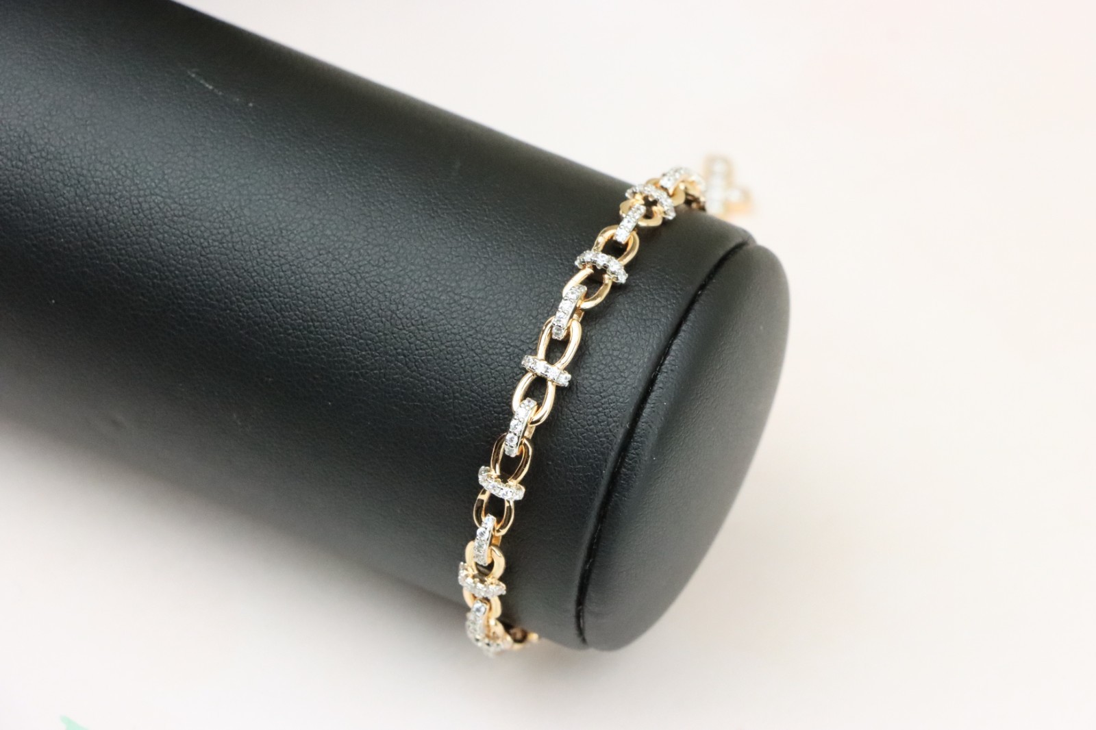Elegant Rose Gold Bracelet with Sparkling Link Detailing, XPBL0839