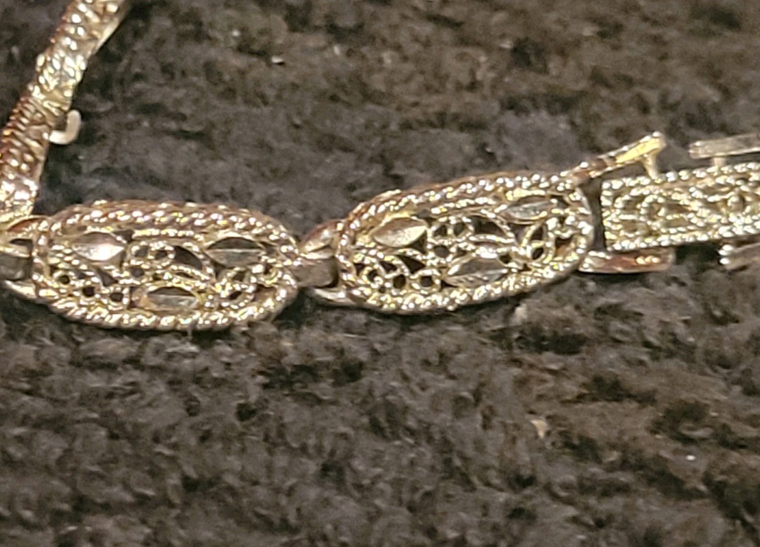 Silver Tone Filigree Oval Link Chain Bracelet with Box Clasp