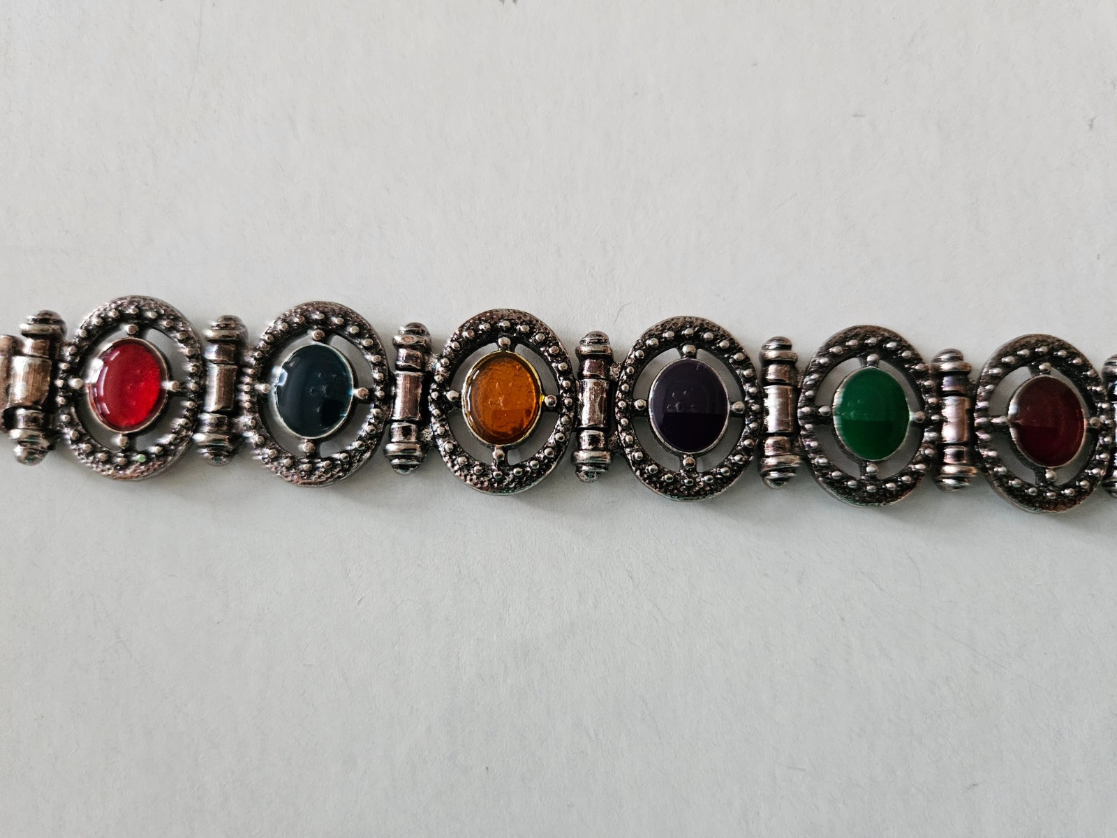 MULTI COLOR ORNATE FAUX GEMSTONE SILVER TONE BRACELET 8″ IN LENGTH 10 GEMS STONE