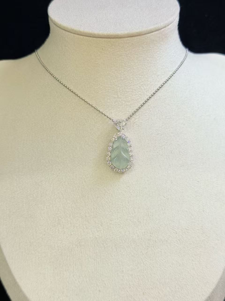 Top Natural grade A jadeite leaf shape pendant