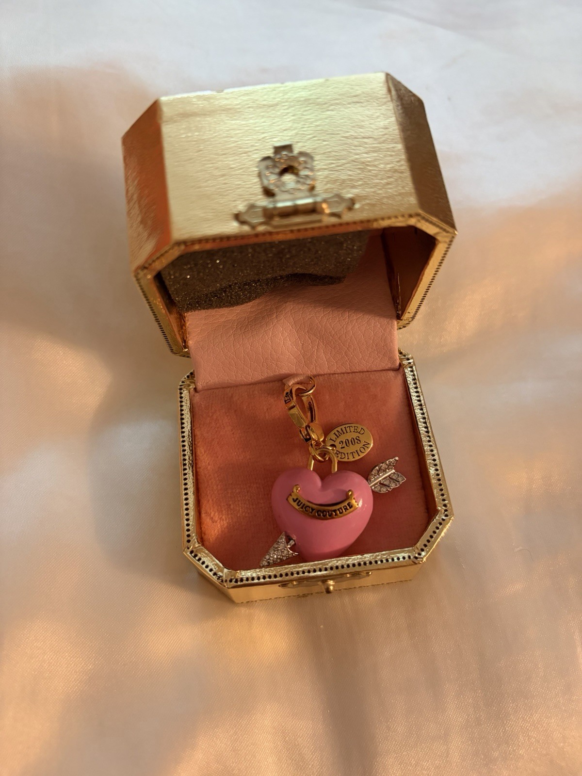 JUICY COUTURE LOVE STRUCK HEART LTD EDITION 2008 BARBIE PINK ENAMEL CHARM NWTIOB