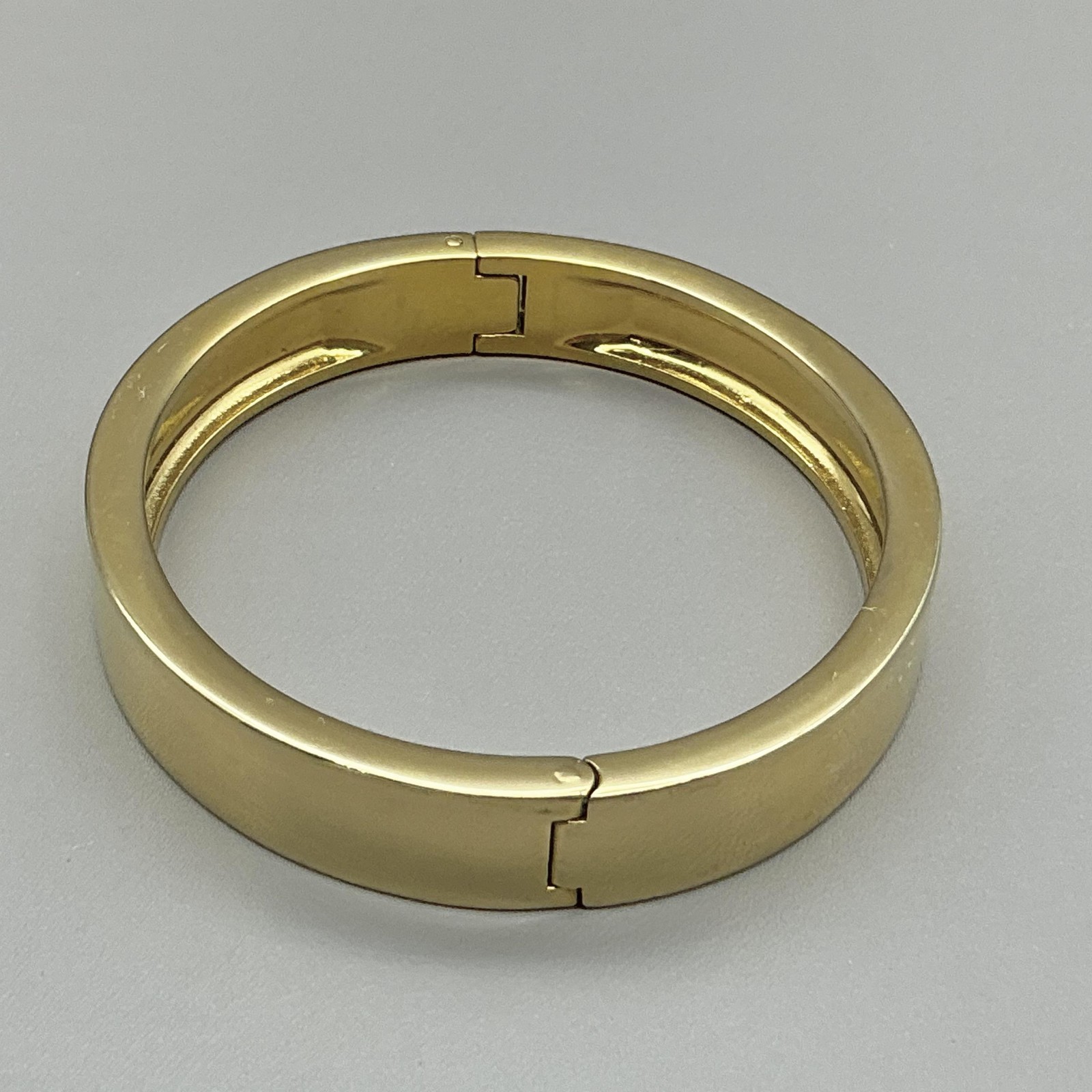 J.Crew Bracelet Gold Tone Hinged Bangle Womens 6.5″ Push Lock Modern Style