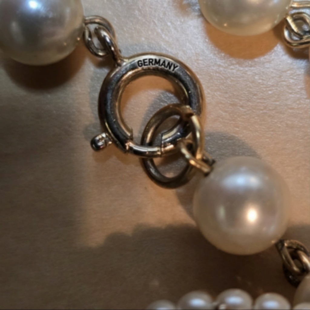 White Pearl Bead Bracelet Gold Tone Medallion Dangle Fashion Jewelry Germany