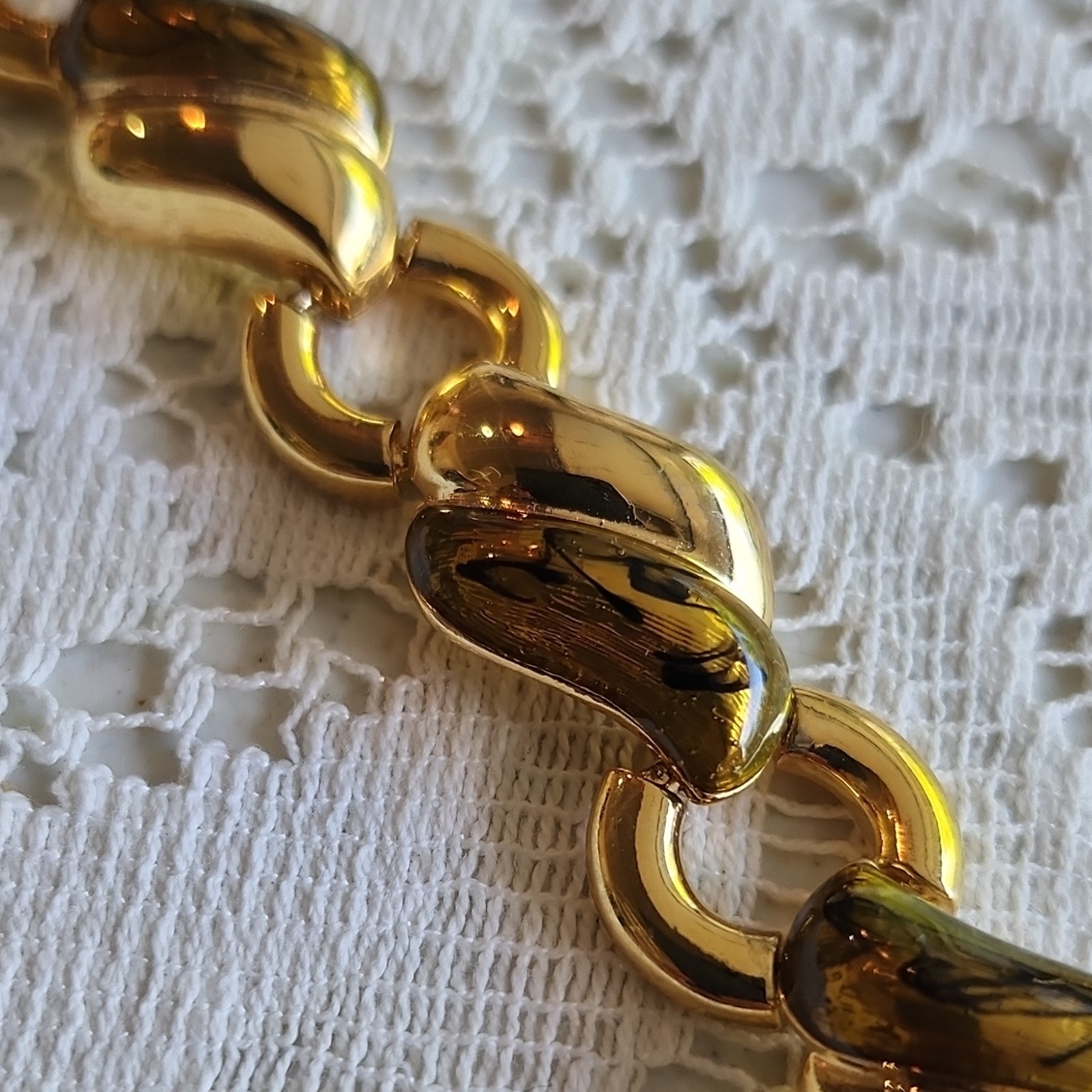Gold Tone Metal Oval Link Chain Necklace with Lobster Clasp, Adjustable Extender