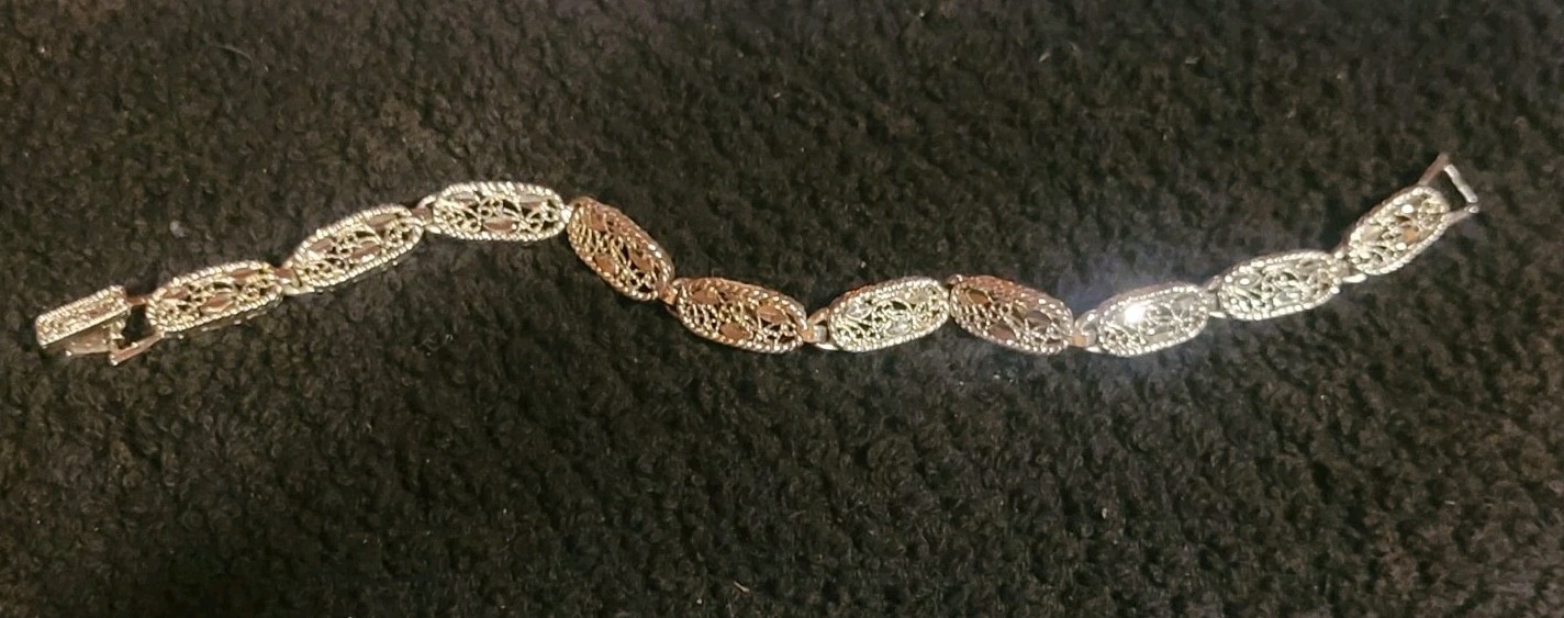Silver Tone Filigree Oval Link Chain Bracelet with Box Clasp