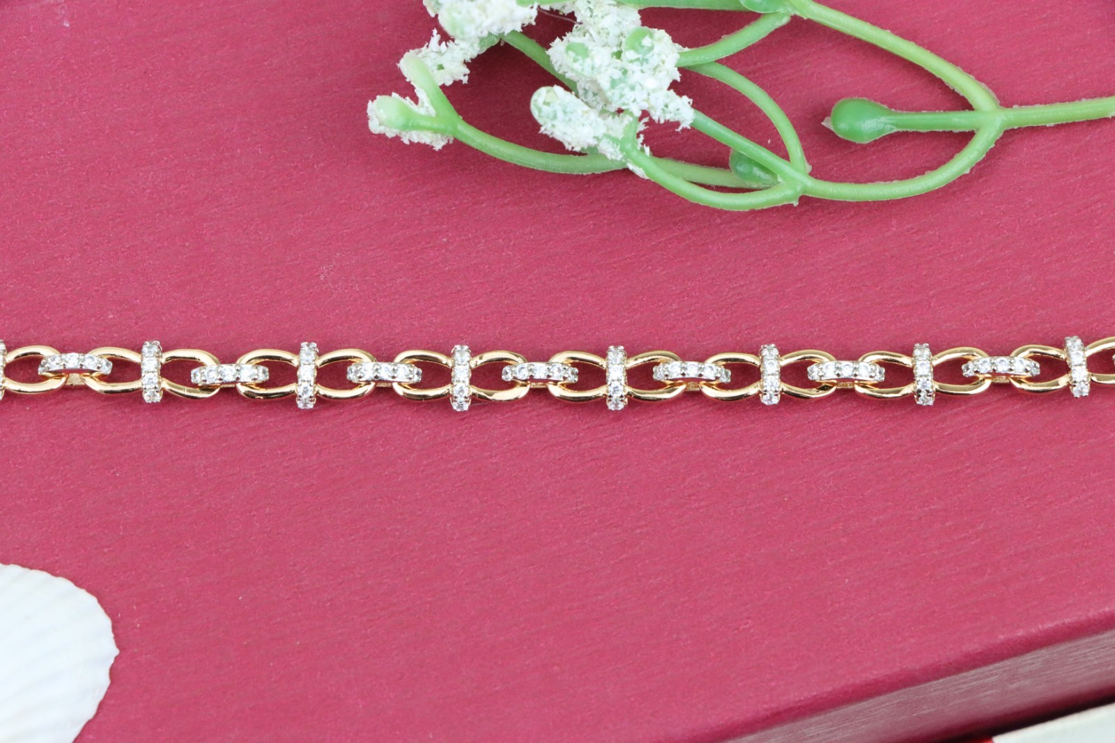 Elegant Rose Gold Bracelet with Sparkling Link Detailing, XPBL0839