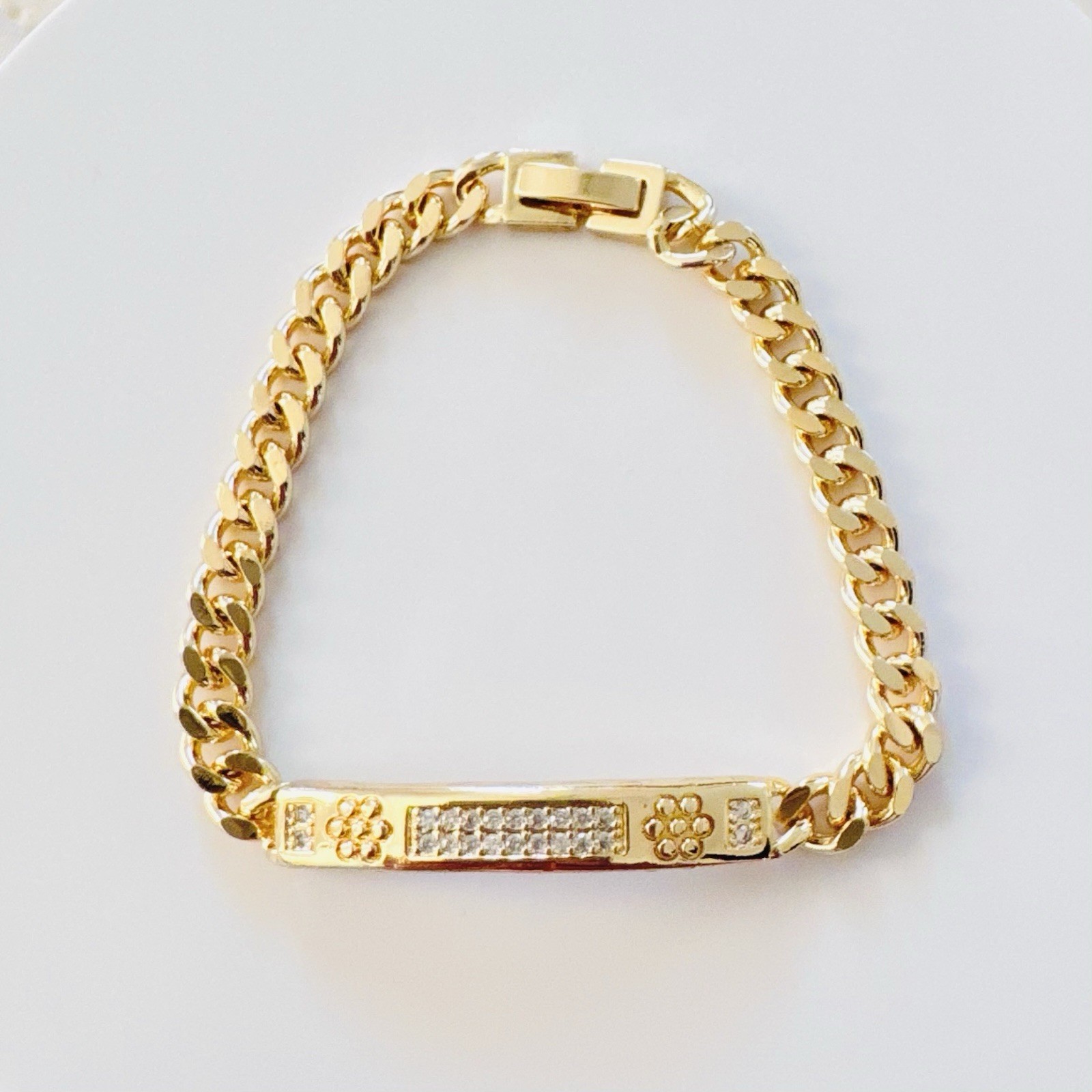 18K Gold plated Cuban Link Women’s Bracelet. New