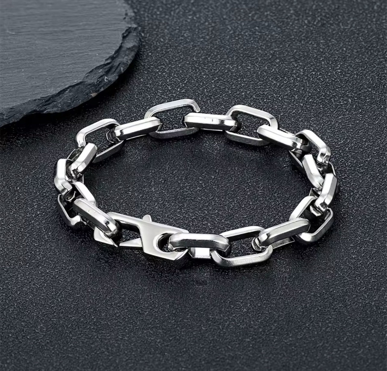 Unisex silver-tone stainless steel bar link chain bracelet, adjustable, 22cm.