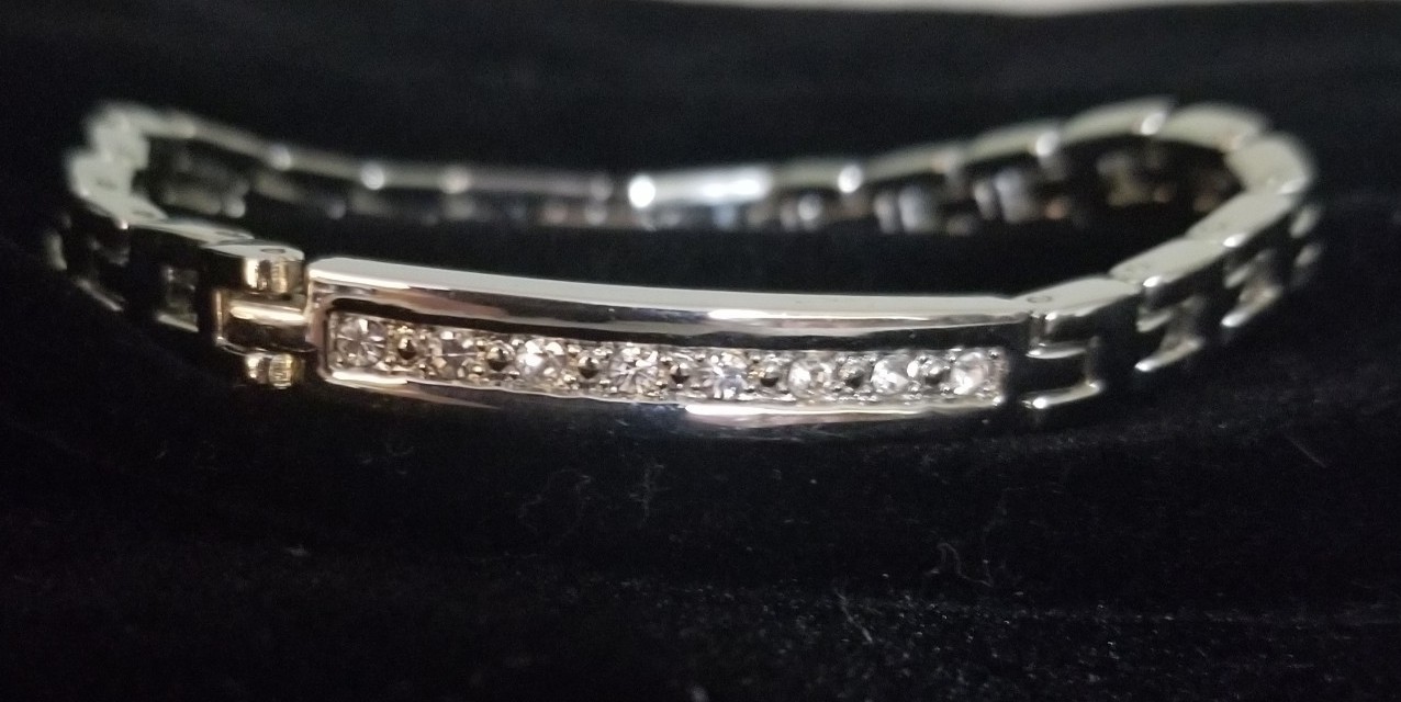 Unisex ID-Style Link Bracelet With A Central Bar Set In Cubic Zirconia Stones
