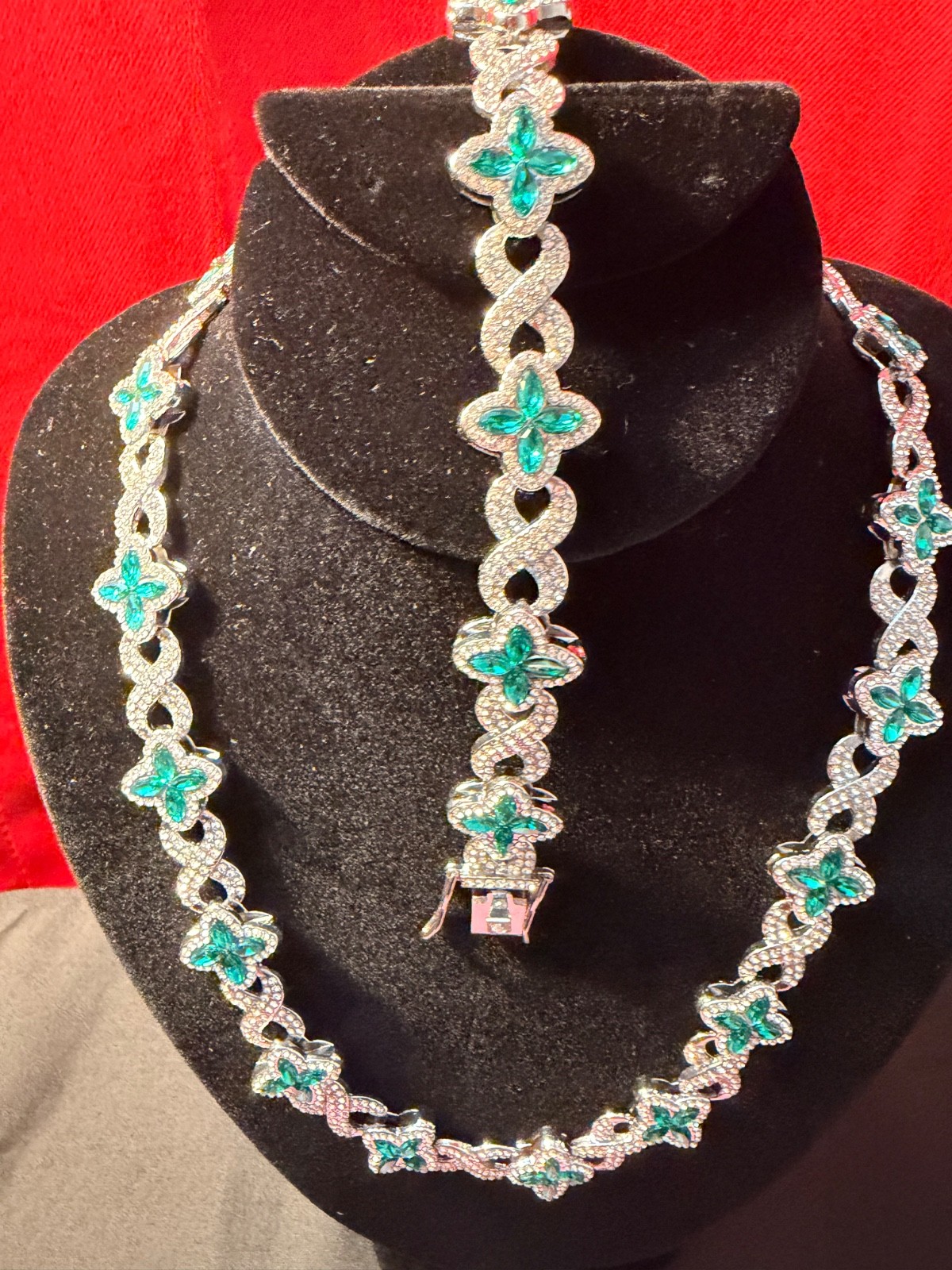 Synthetic Gemstones Clover Chain and bracelet silver plated Turquoise stones