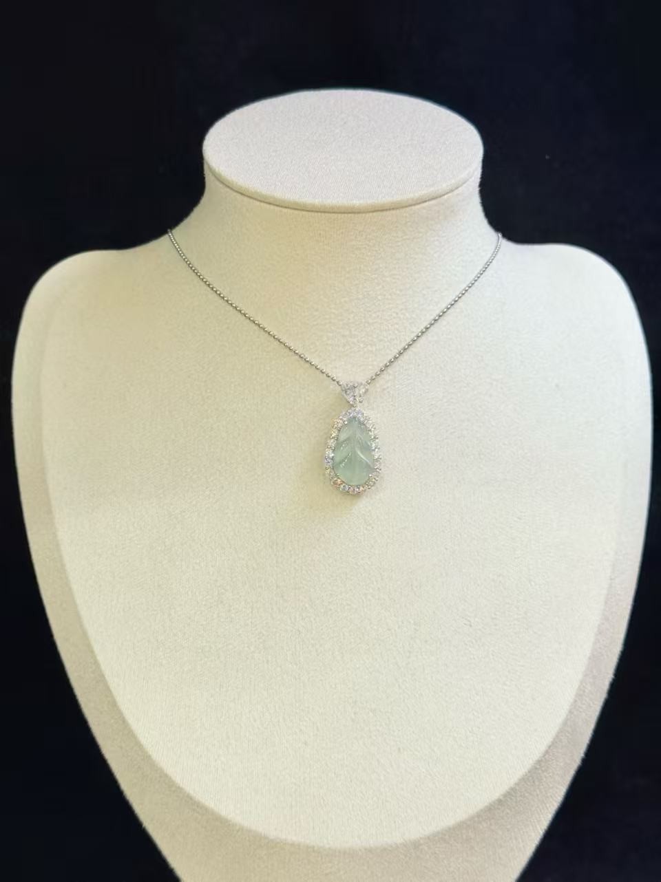 Top Natural grade A jadeite leaf shape pendant