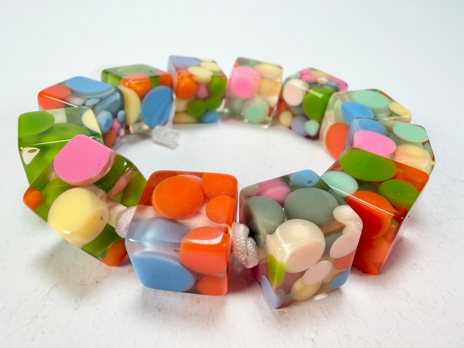 Jackie Brazil “Spots” Spotted Cubes On Elastic Resin Bracelet ( B1284 )