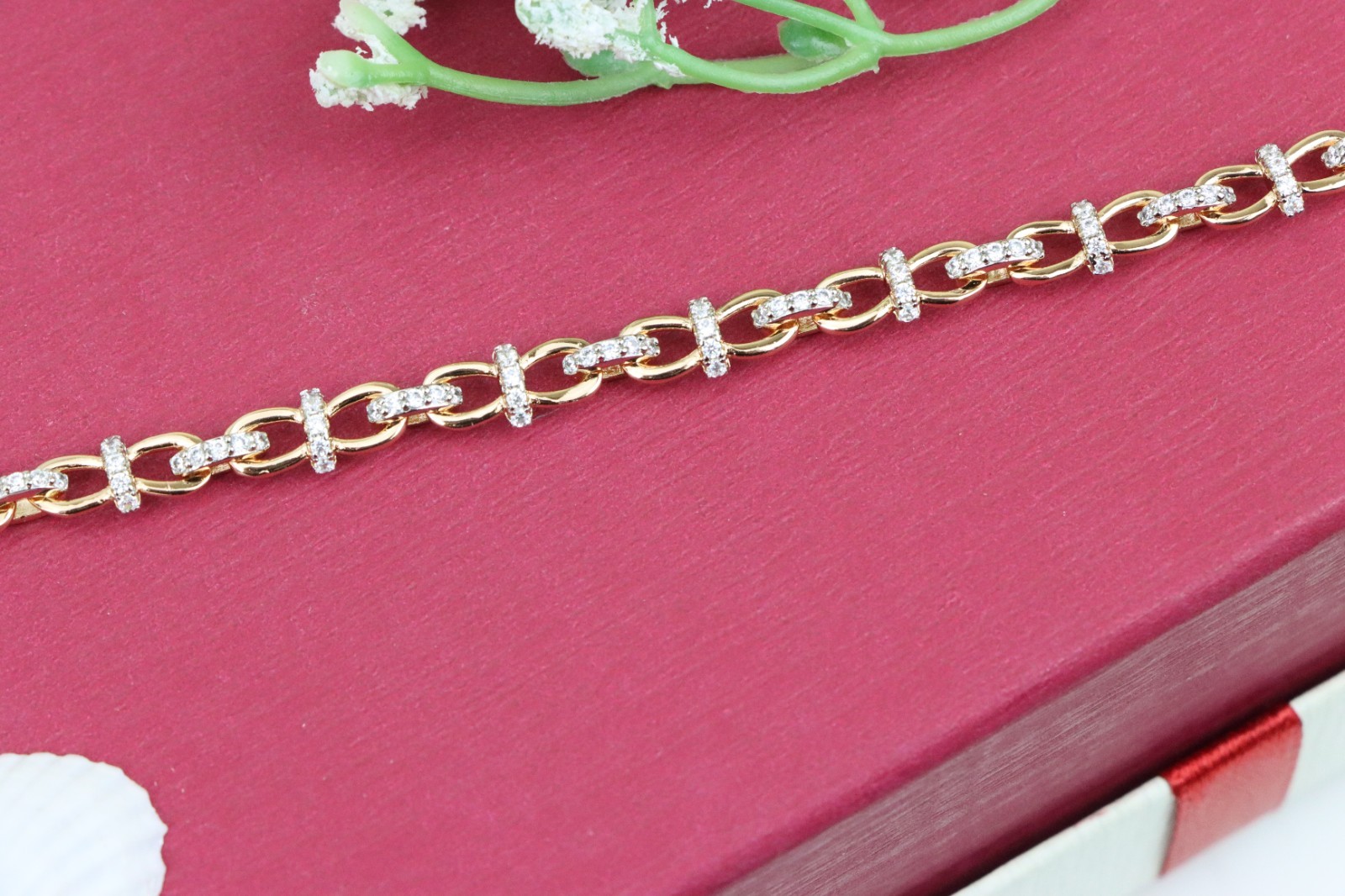 Elegant Rose Gold Bracelet with Sparkling Link Detailing, XPBL0839
