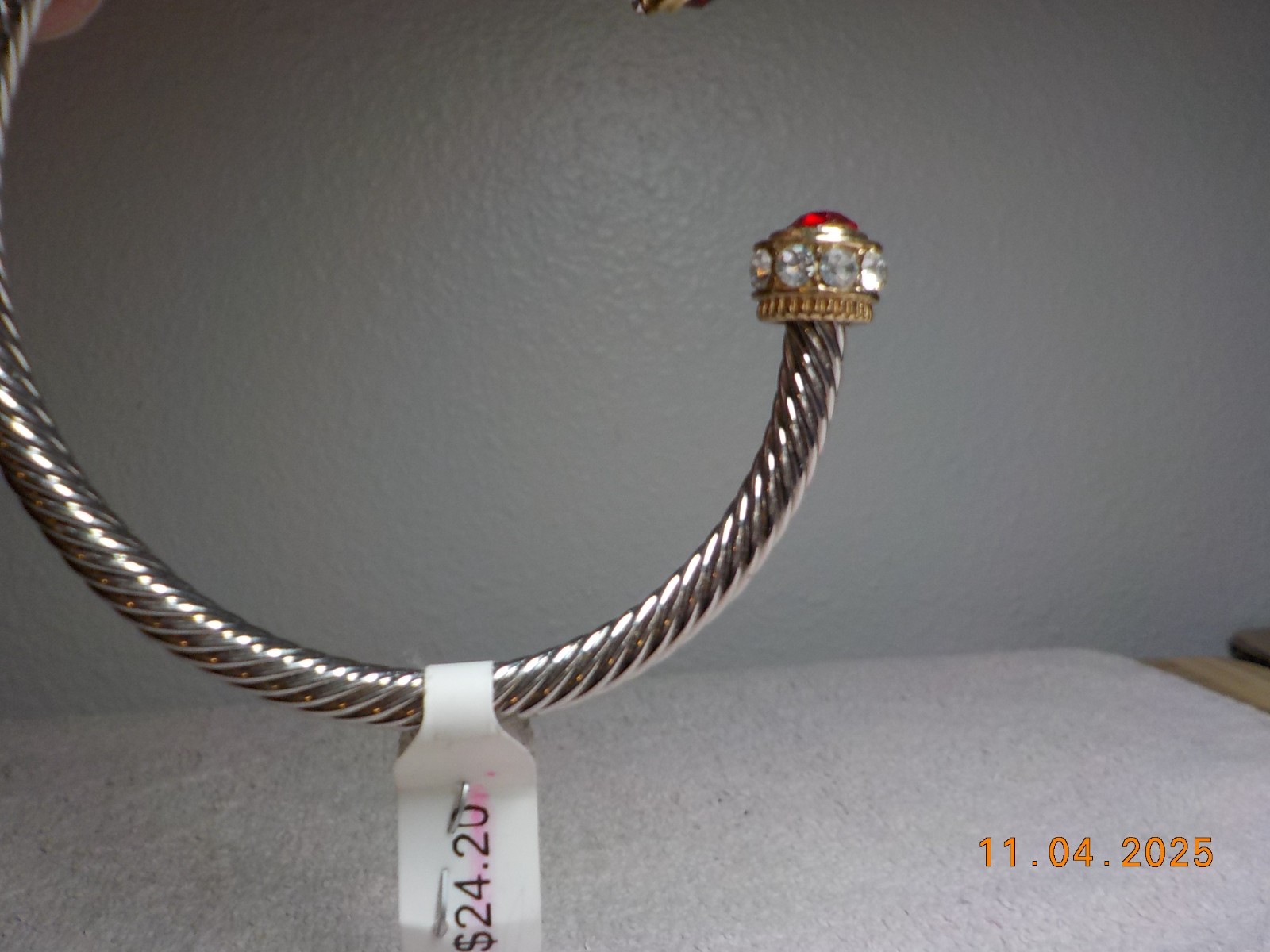 TWO-TONE GOLD/SILVER ROPE STYLE CUFF W/RED/CLEAR CRYSTAL ENDS
