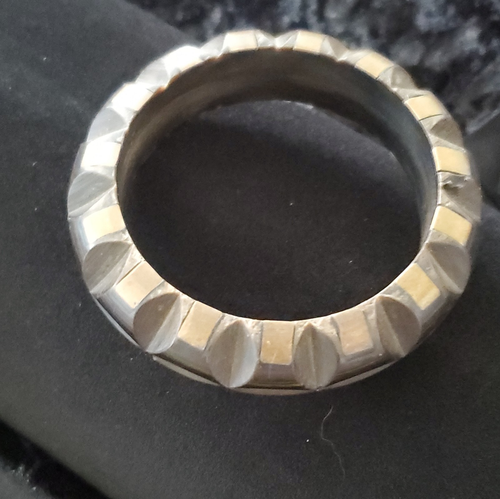 Black Gold Tone Round Faceted Bangle Bracelet Resin Stackable No stone