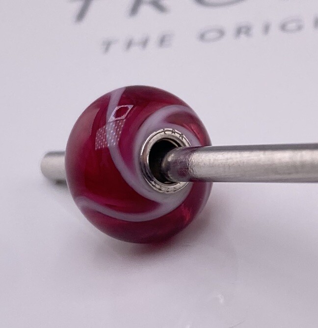 Trollbeads Raspberry Armadillo Bead
