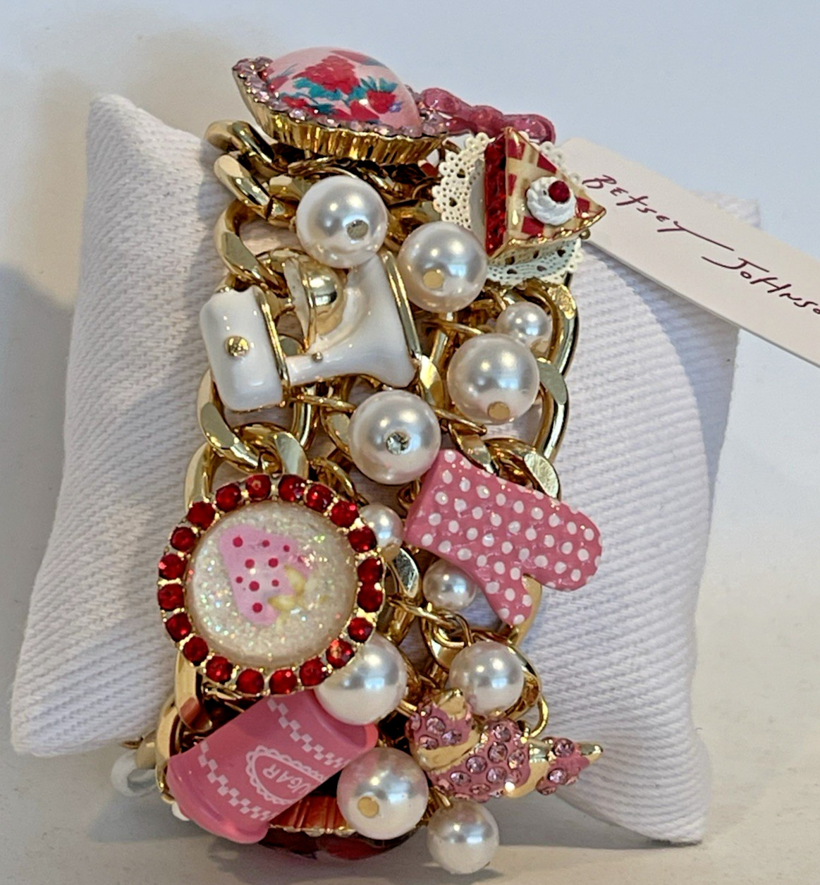 Gorgeous Betsey Johnson Baking Cluster Toggle Bracelet Gold Tone Faux Pearls NEW