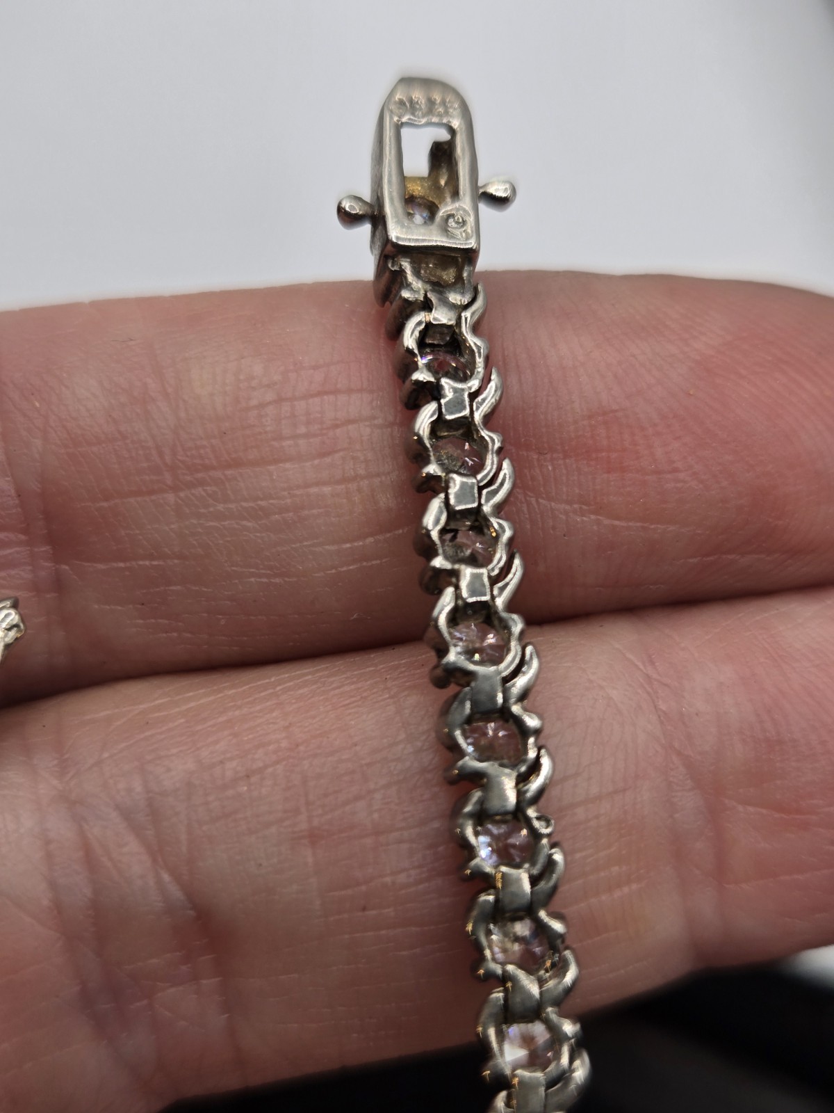 Sterling Silver 925 Cubic Zirconia Tennis Bracelet 8″ 12.77g Figure 8 box clasp