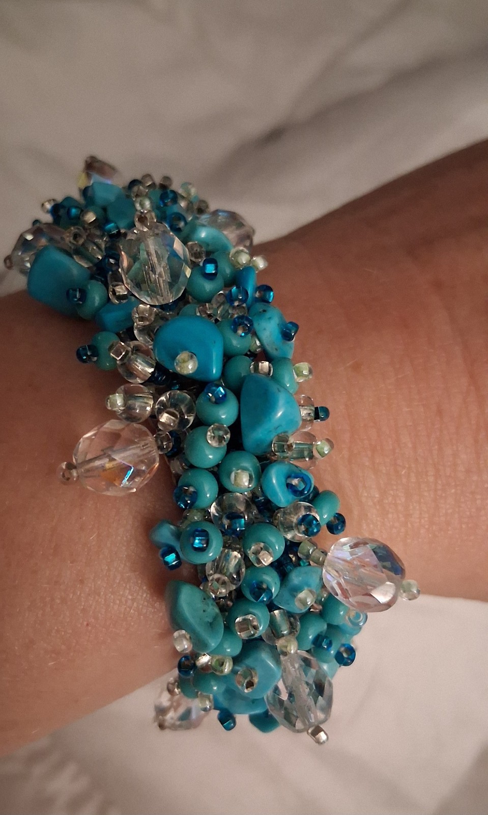VINTAGE Howlite Stone Sea Bead Glass Bracelet Estate Magnetic Closure Statement