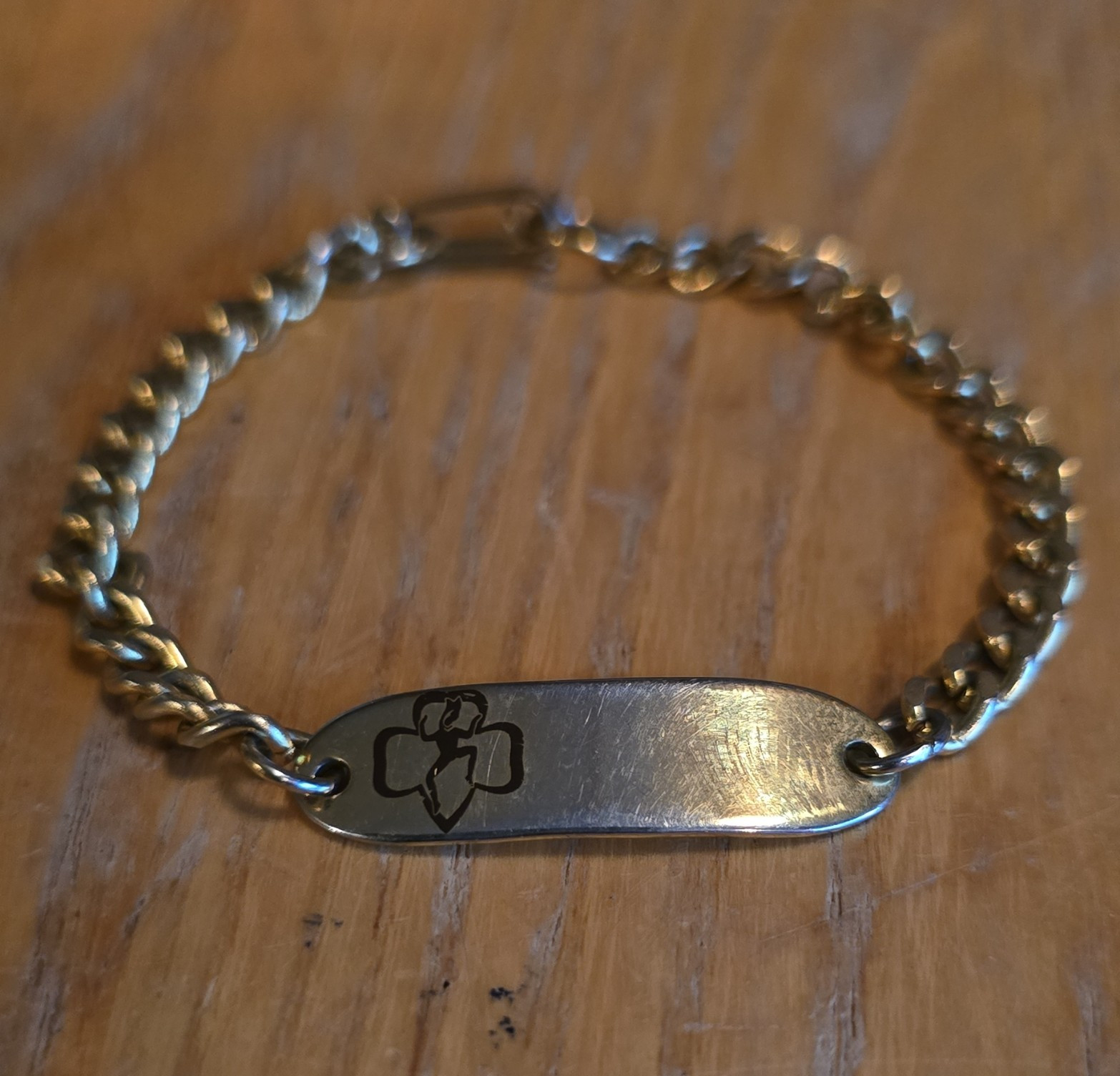 Gold Tone Curb Link Chain ID Bracelet Engraved Clover/Leaf Spring Ring