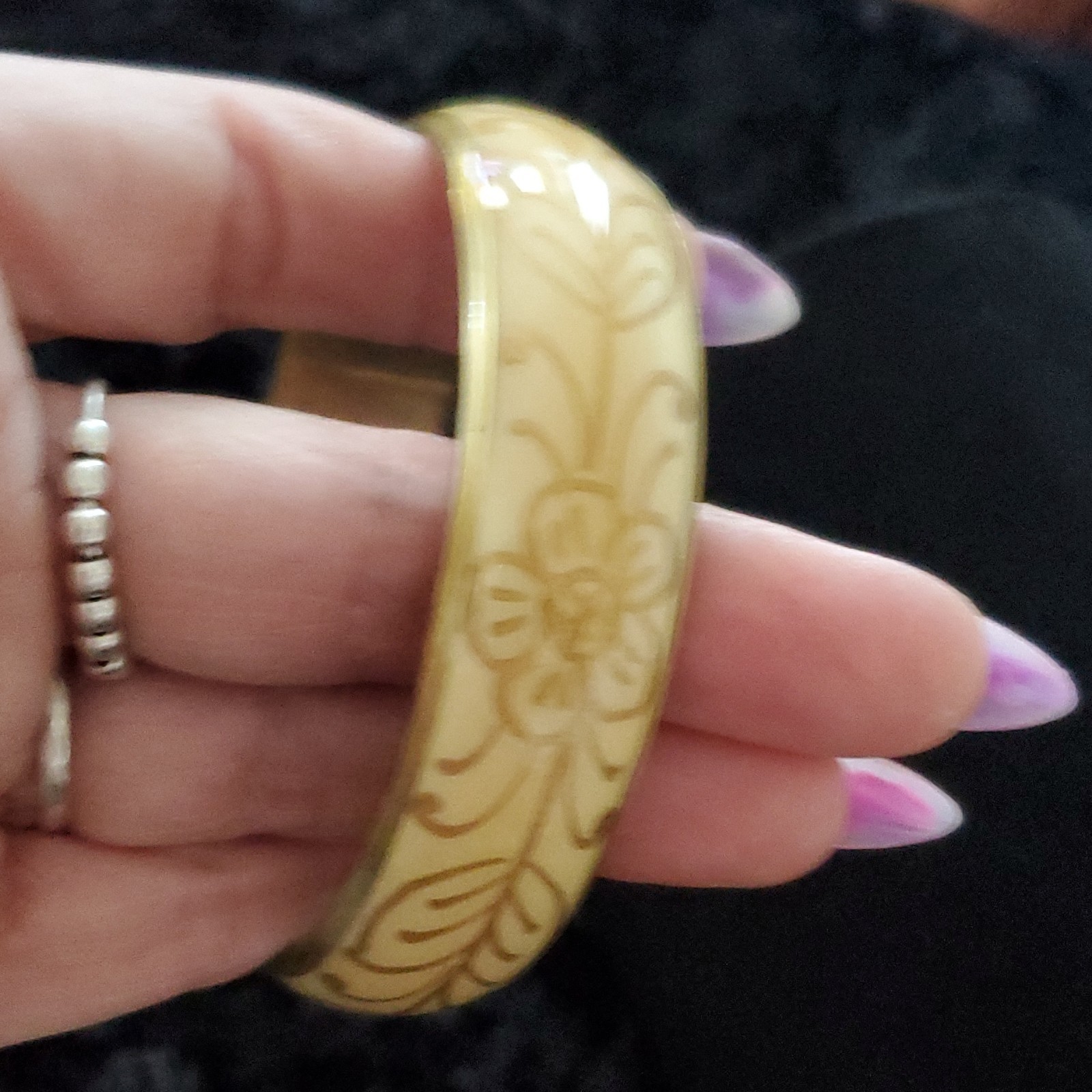 Ivory Gold Tone Floral Scroll Bangle Bracelet Round No Stone Flowers Theme