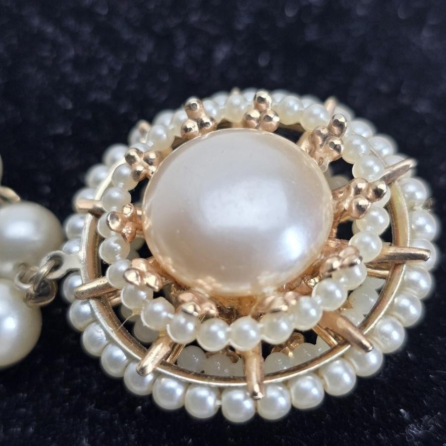 White Pearl Bead Bracelet Gold Tone Medallion Dangle Fashion Jewelry Germany