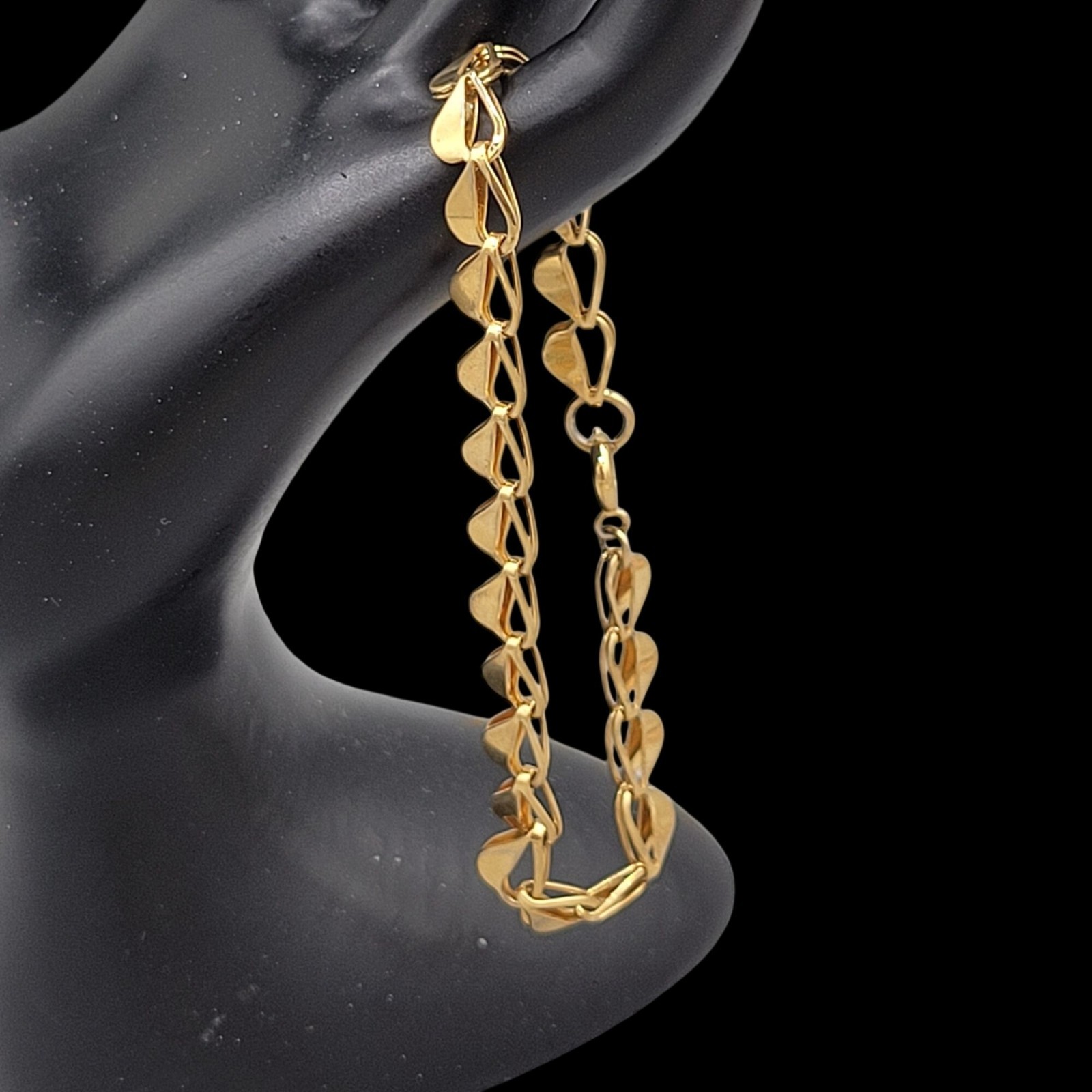 Womens Gold Tone Link Bracelet With Repeating Heart Shapes Spring Ring Close