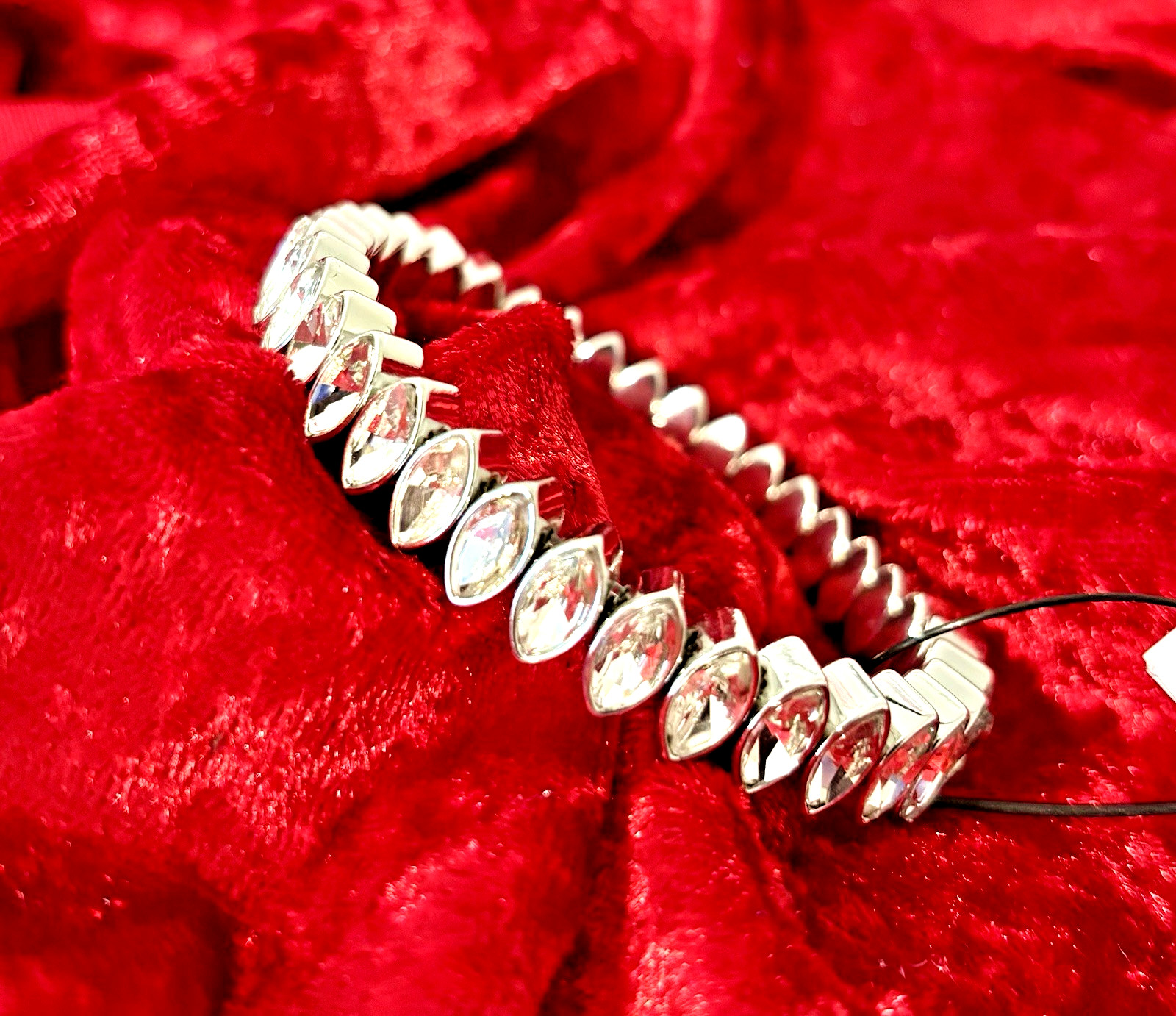 CHICO’S – CHIC & TIMELESSLY CLASSIC MARQUISE CUT SILVER STRETCH BRACELET (NWT)