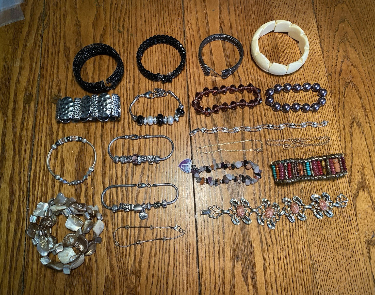 Mix Lot 18 Fashion Bracelets Beaded Bangle Cuff Charm Chain Abalone Pearl Stone