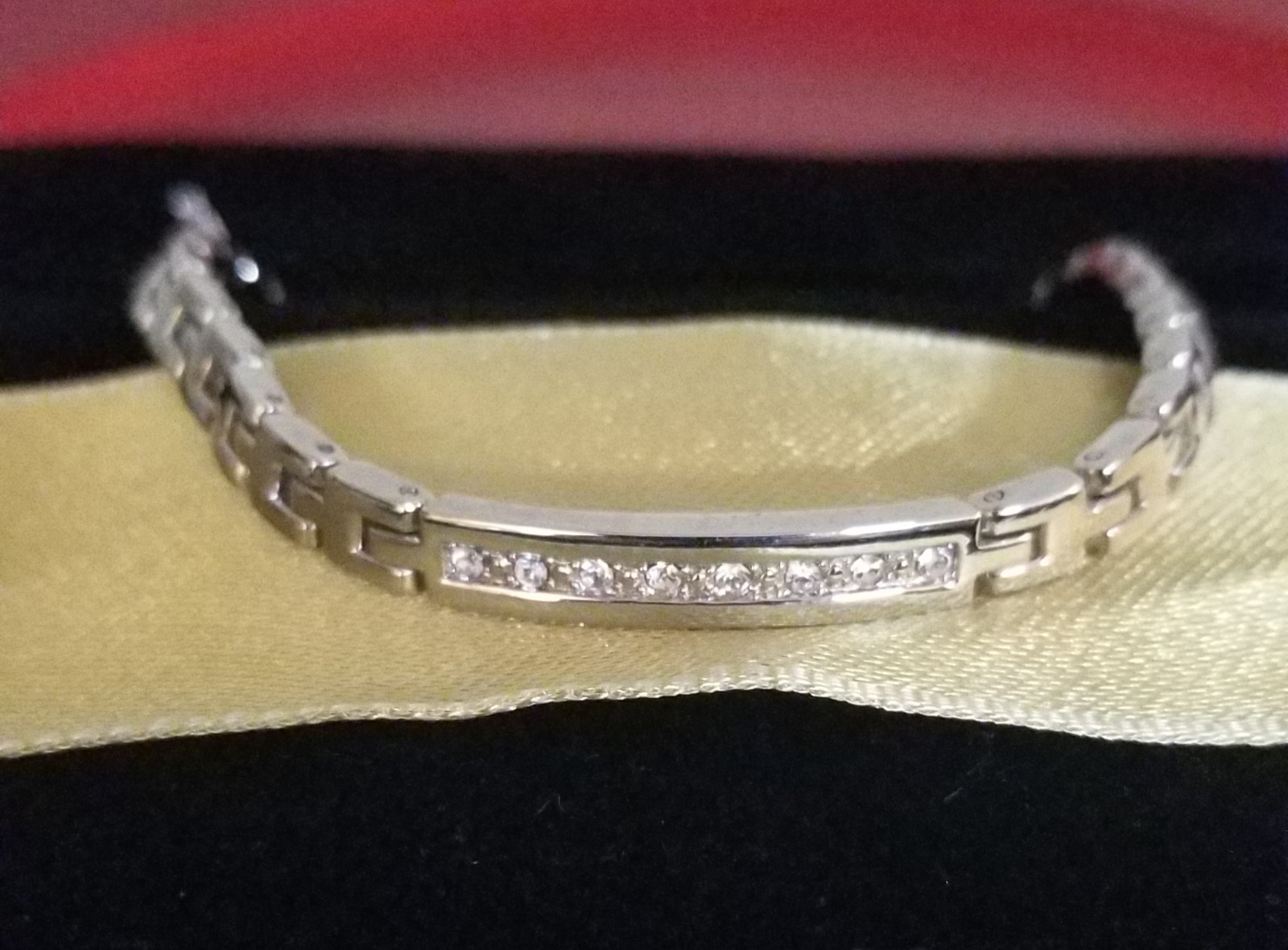 Unisex ID-Style Link Bracelet With A Central Bar Set In Cubic Zirconia Stones