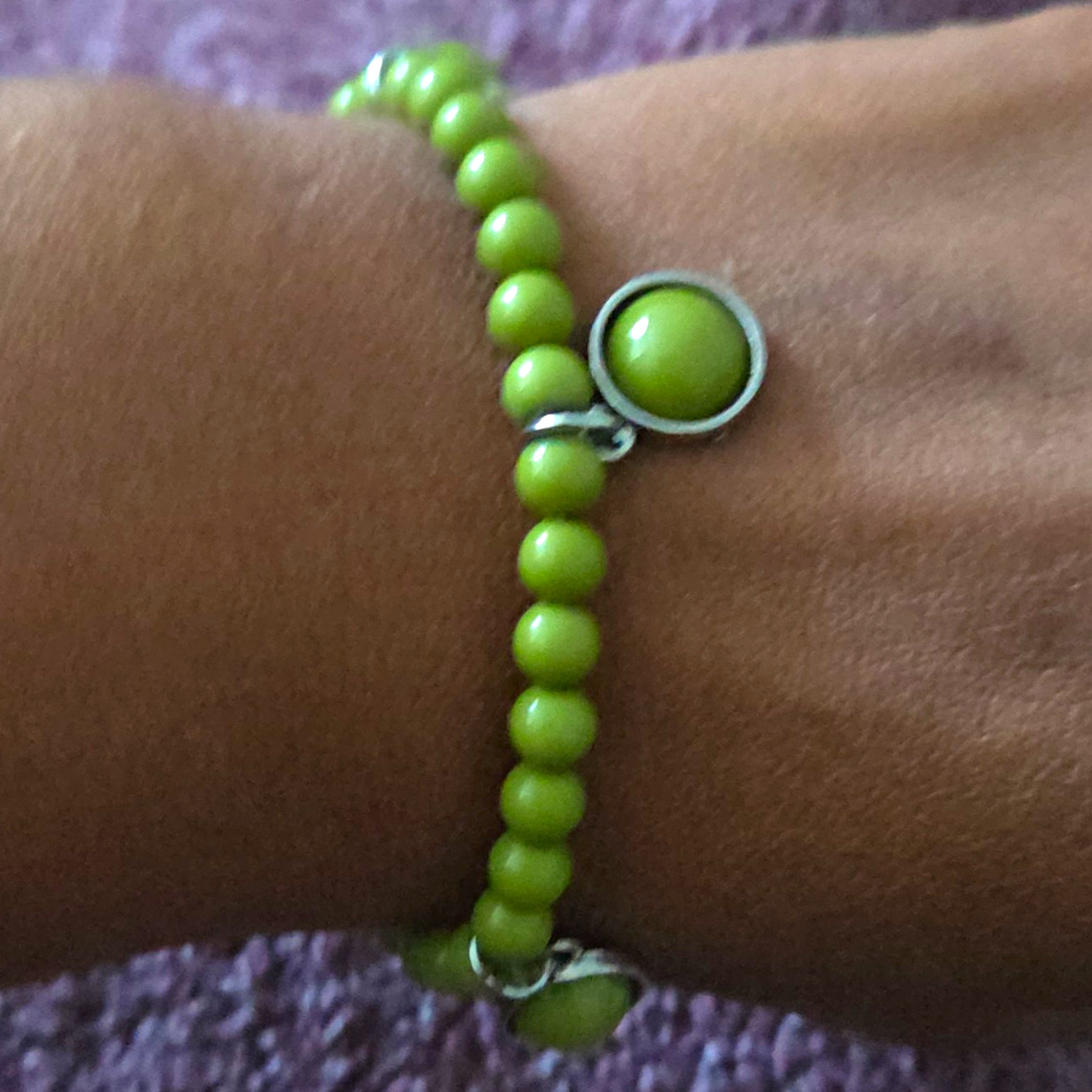 Green Round Beaded Slip-On Bracelet No Clasp Bead Chain w/ Dangle Charms
