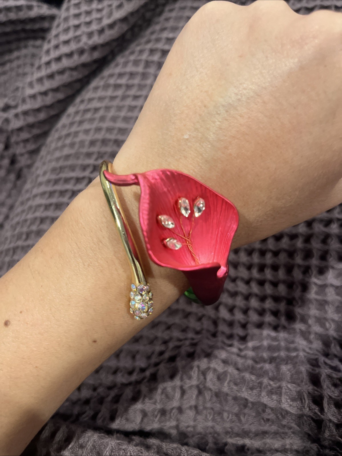 Betsey Johnson Calla Lily Flower Bracelet Pink Crystal Gold Tone