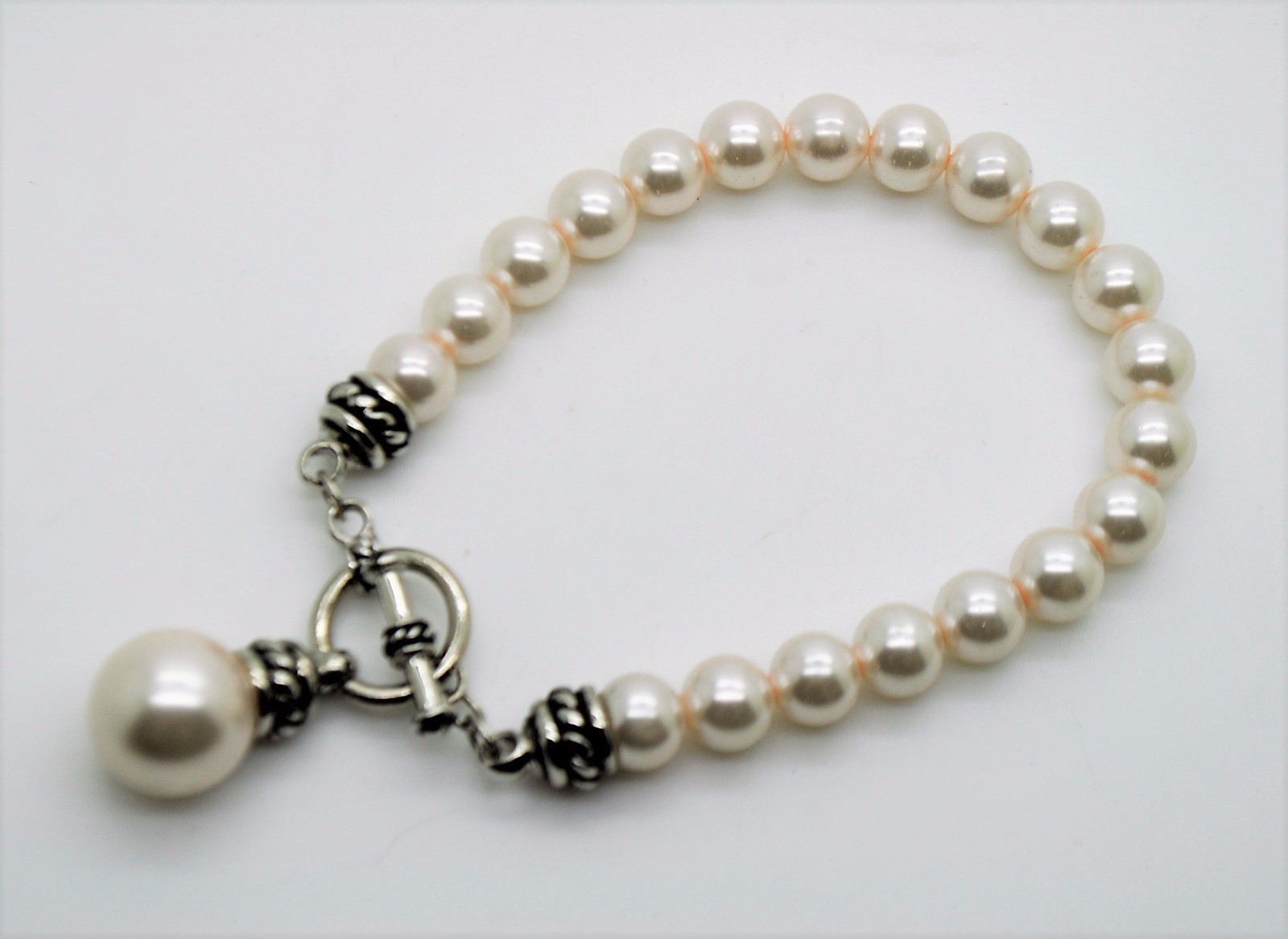 B357 Elegant design Style High-quality Lt.Pink Pearls Fashion Toggle Bracelet