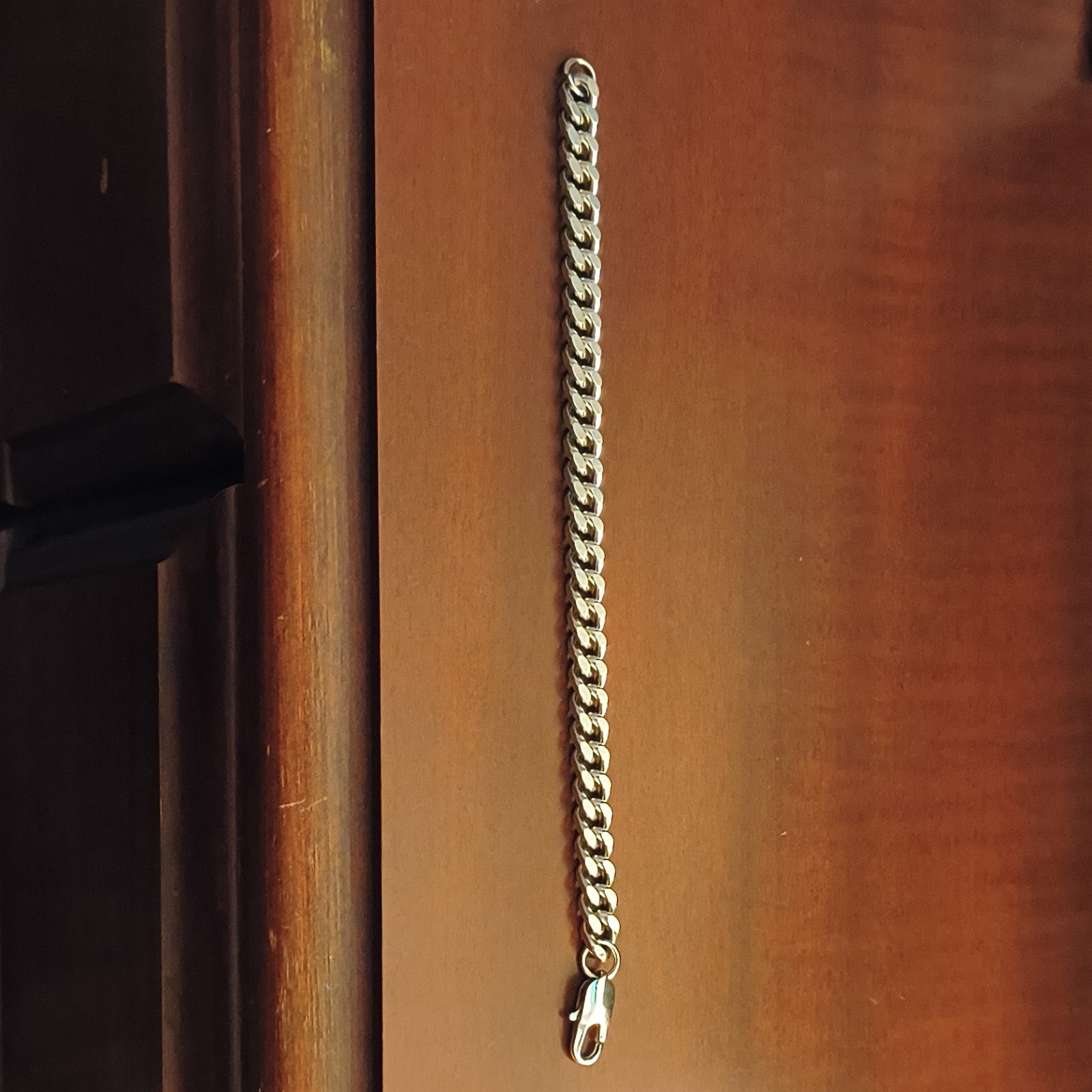 Silver Tone Curb Link Chain Bracelet Lobster Clasp 7 in. No Stone