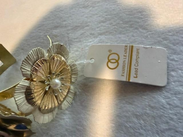 Chunky Gold Metal Flower Cuff Bracelet Filigree Wrap Rose Daisy’s Pearl Large