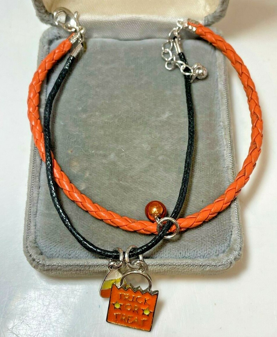 HALLOWEEN Trick or Treat Enamel Candy Corn Black Orange Cord Bracelet K3